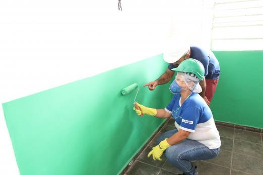 “Santos Abre 16 Vagas para Curso Gratuito de Reparo de Pinturas em Edificações Exclusivo para Mulheres”