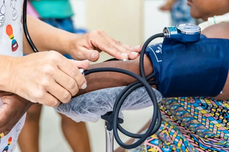 Prefeitura descentraliza atendimentos de saúde na Região Sul com unidade móvel