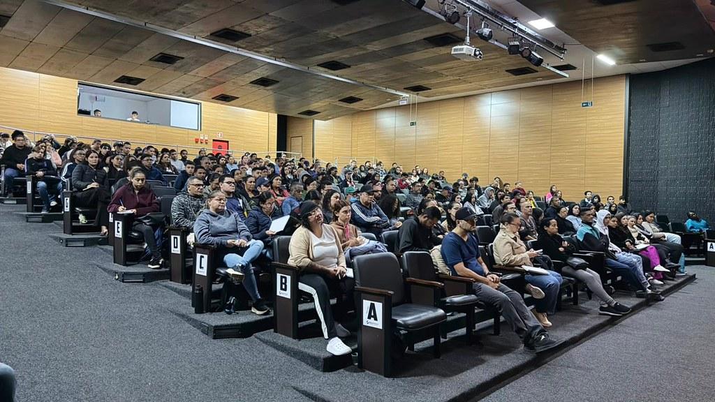 Curso de capacitação logística portuária qualifica 350 pessoas em Guarujá