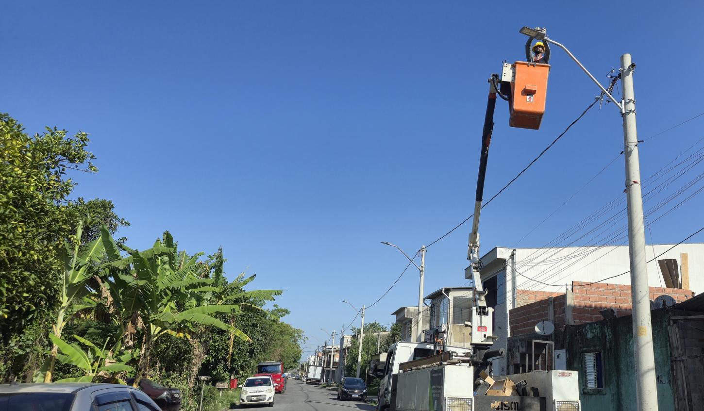 Guarujá amplia iluminação pública na Avenida João Baptista Furlani, no Jardim Progresso