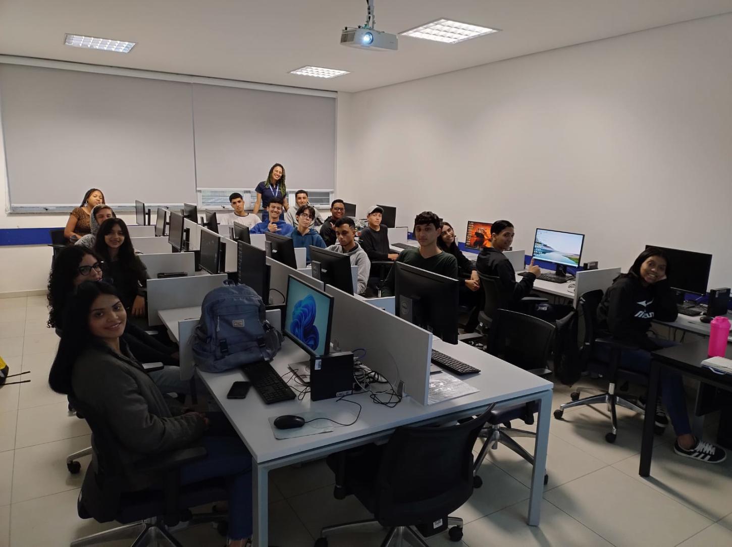Programa Qualifica SP oferece 138 vagas para cursos profissionalizantes em Guarujá